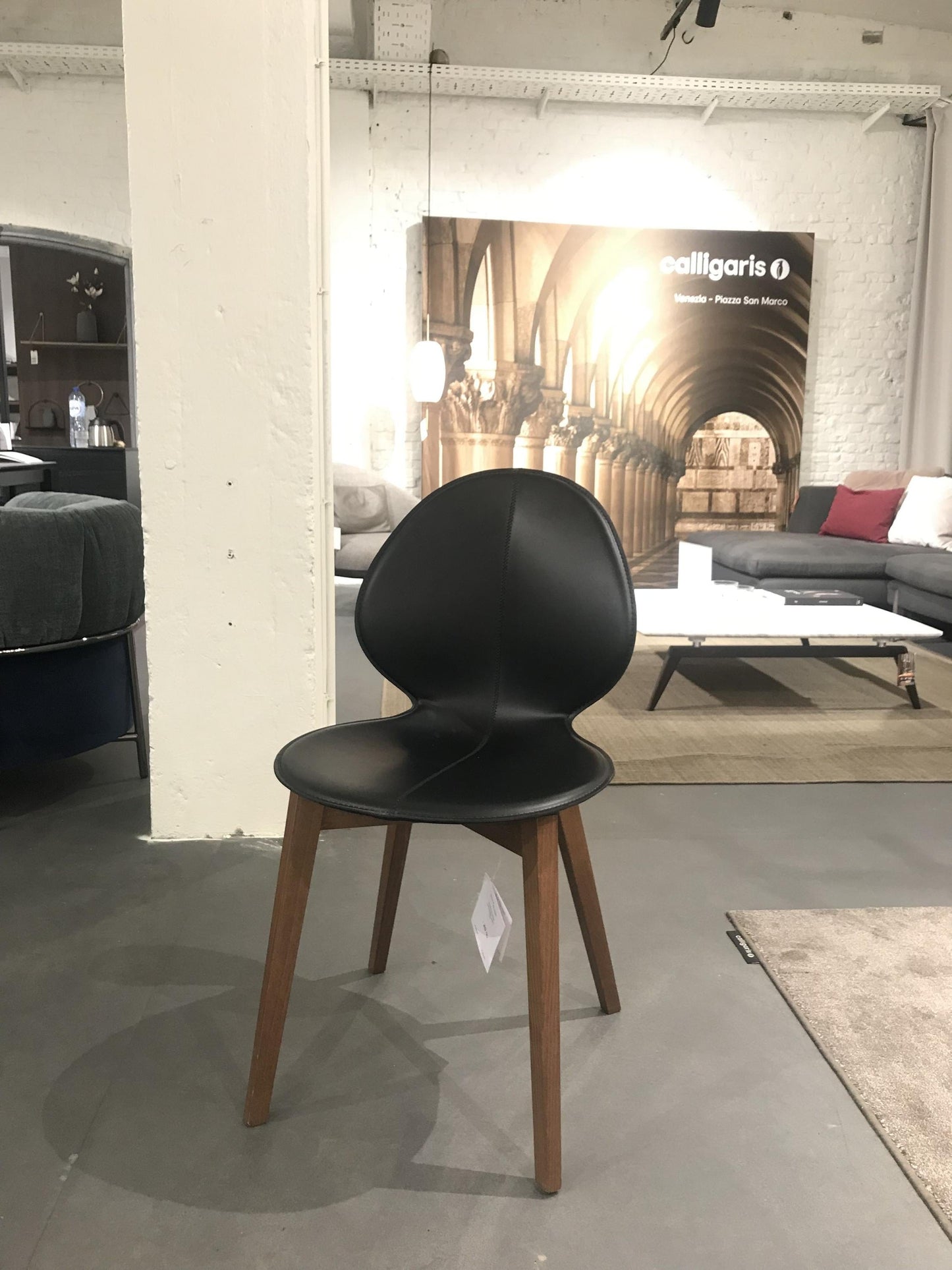 Chair - Wood (Code V2G9)