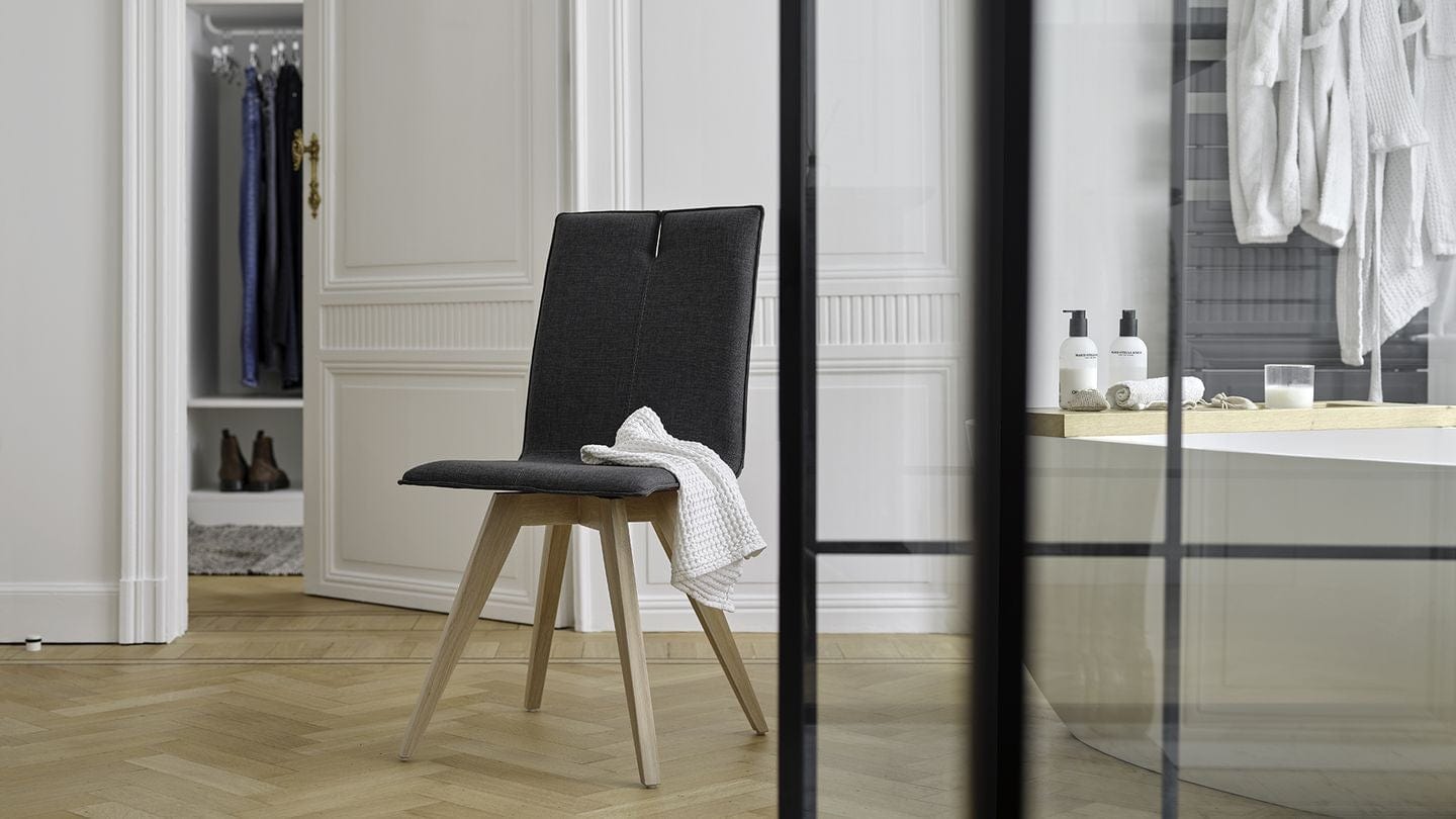 Chair - Wood (Code Q2UW)