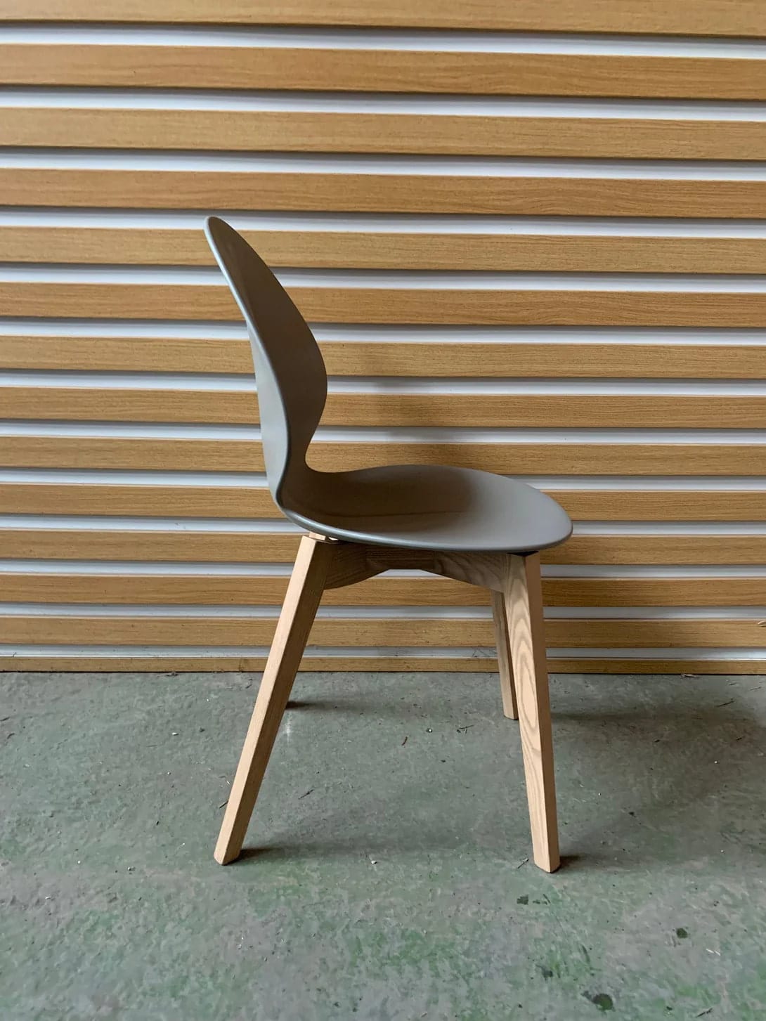 Chair - Wood (Code PQ7E)
