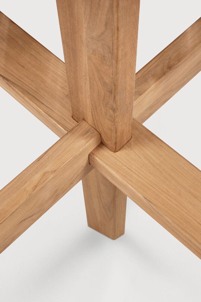 Table - Size 136 x 136 x 76